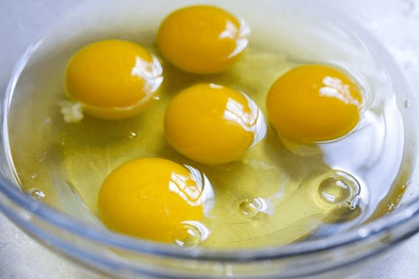 Ways to combat dry and frizzy hair | Egg Whites